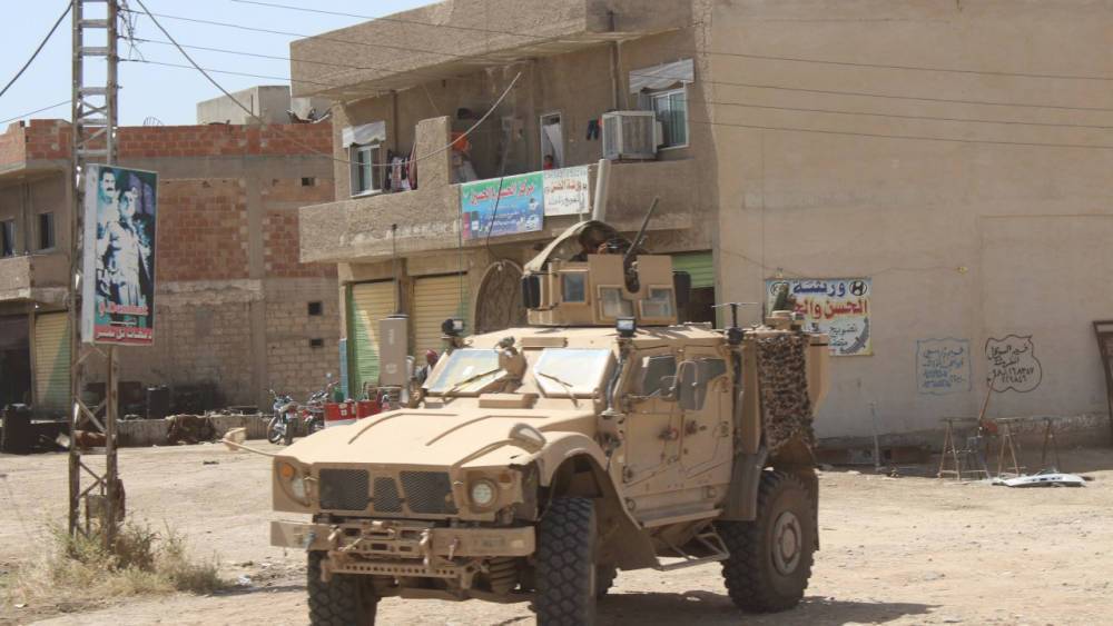 Американцы вывезли десять грузовиков с сирийским зерном в Ирак