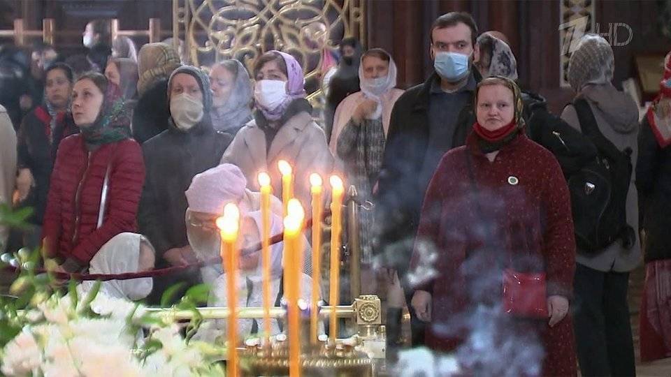Утром по всей России состоялись торжественные богослужения