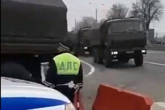 Россия сосредоточила в Крыму огромное количество танков. Видео