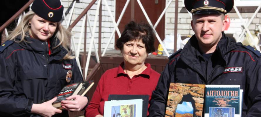 В Петрозаводске малолетним преступникам подарили более 100 книг