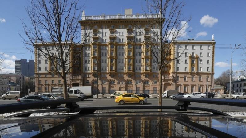Посольство США в Москве перестанет выдавать россиянам деловые и турвизы