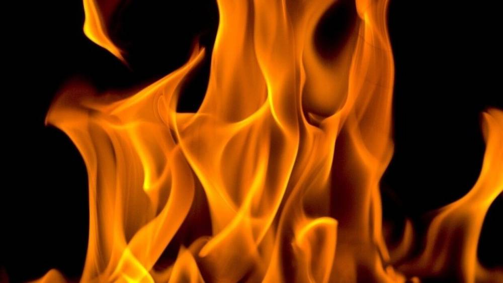 Спасатели локализовали крупное возгорание в семи домах в Курганской области