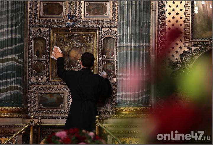 Фоторепортаж: Благодатный огонь, или как в Казанском соборе готовятся к Пасхальному богослужению