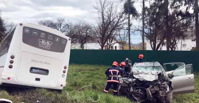 На Ивано-Франковщине Kia лоб в лоб столкнулся с автобусом: два человека погибли