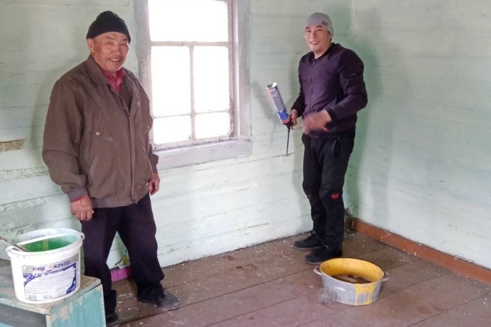 В селе Элэсун в Бурятии ремонтируют опустевшие родительские дома