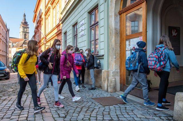 В Чехии отменили требование о ношении респираторов на улице