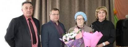 Ольга Безродных вручила медаль «Матери Защитника Отечества» жительнице поселка Тыреть