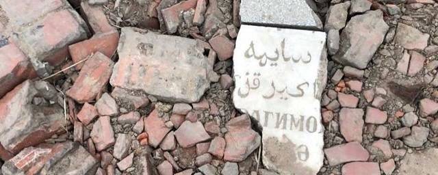 При ремонте дороги в казанском поселке Отары использовали битые надгробия