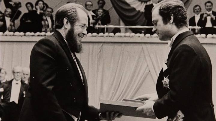 Обнародованы архивные документы о присуждении Солженицыну Нобелевской премии