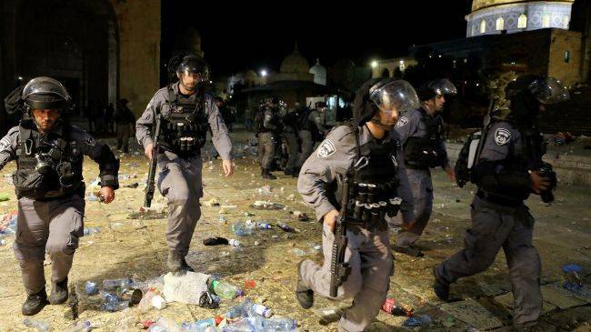 Полиция Израиля покидает мечеть Аль-Акса в Восточном Иерусалиме