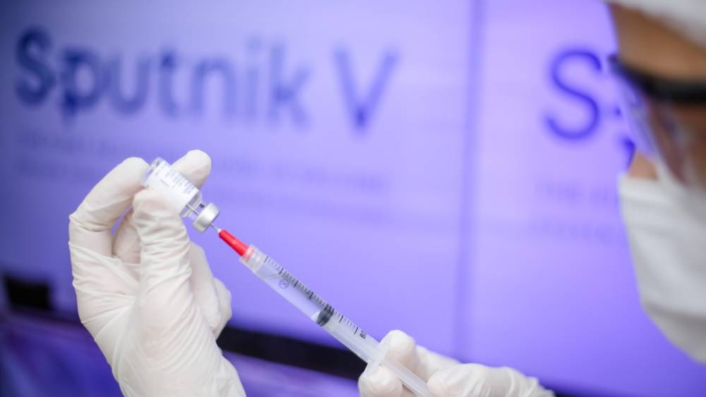 Жители Словакии в ближайшие дни смогут вакцинироваться российским "Спутником V"