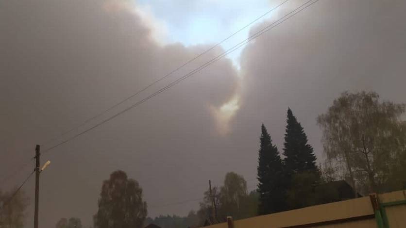 Крупный пожар в Юргинском районе едва не перекинулся на поселок Новый Тап