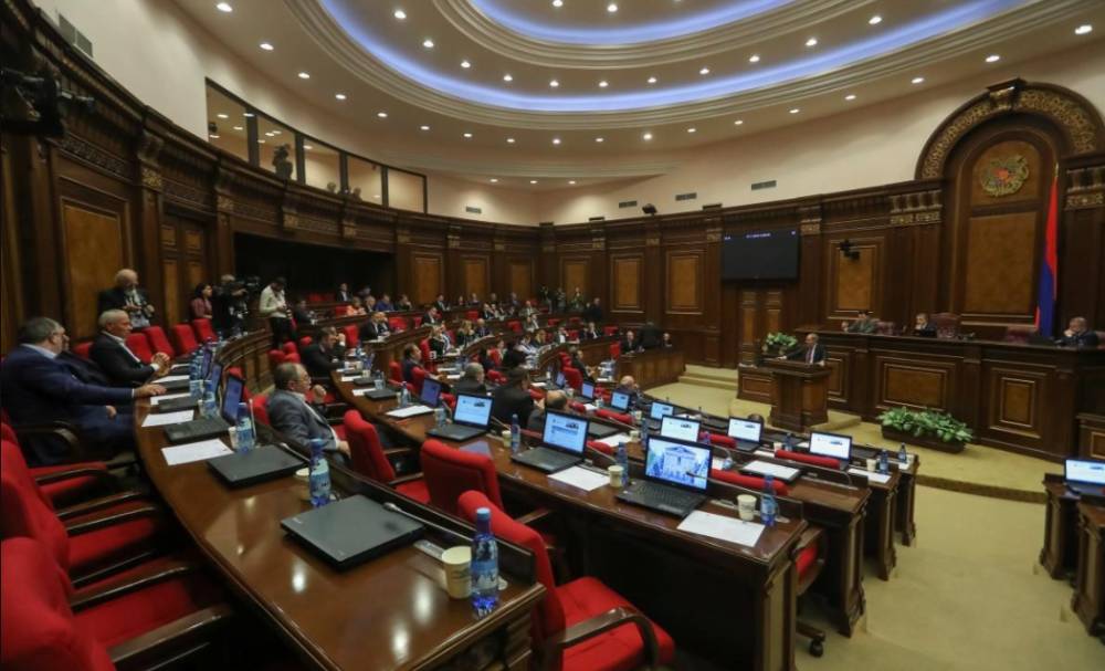 В Армении распустили парламент и назначили новые выборы
