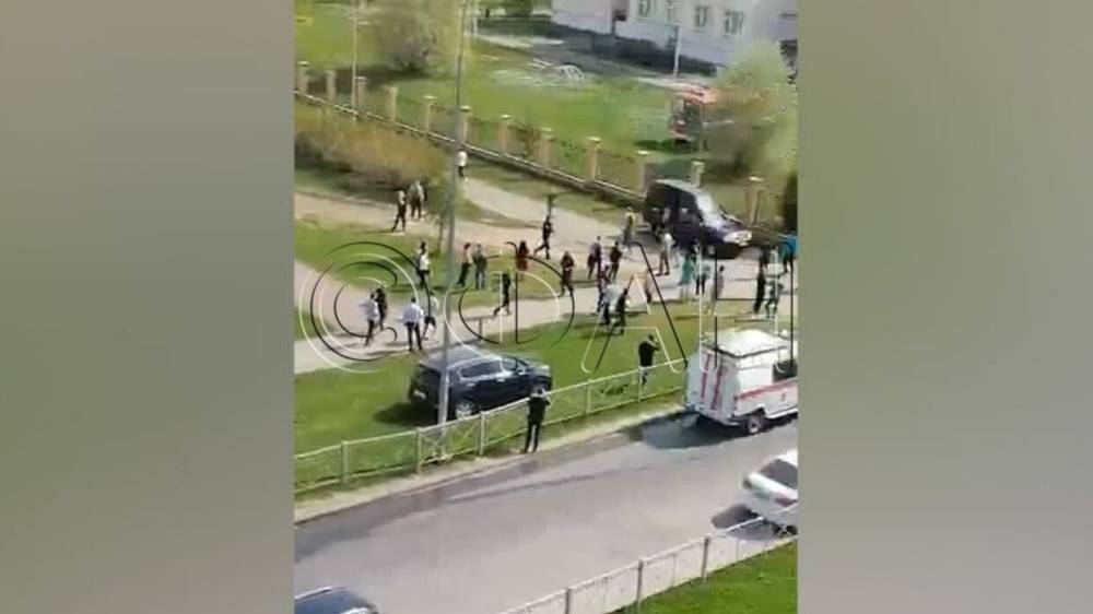 ФАН ведет прямую трансляцию с места стрельбы в казанской гимназии