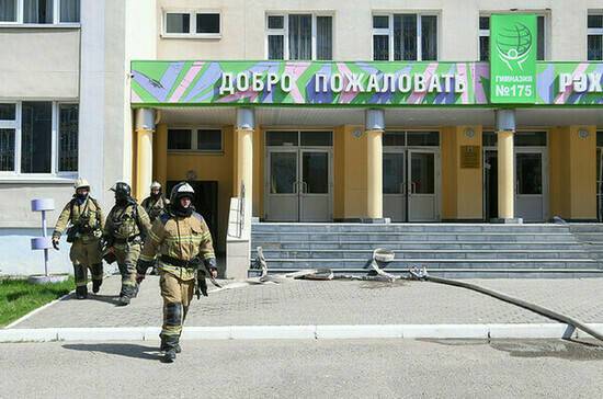 При нападении на школу в Казани ранили двух ее сотрудников