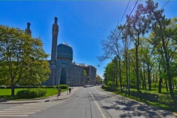Празднование Ураза-байрам в Петербурге изменит маршрут движения у Соборной мечети