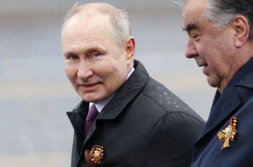 Парад в Москве: на камеру попали руки Путина. ФОТО