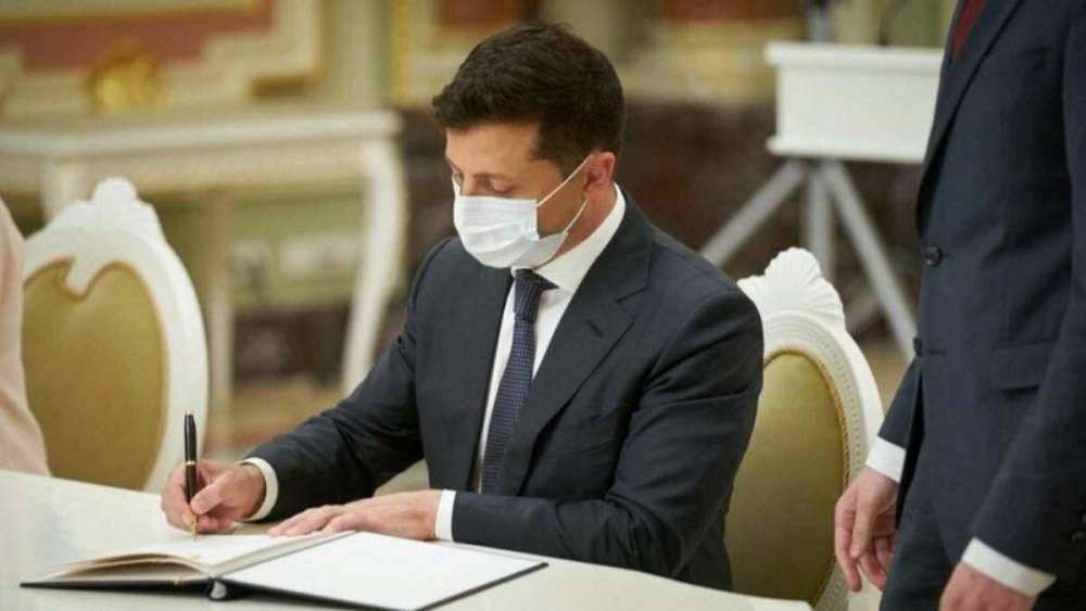 Зеленский подписал закон о заочном осуждении лиц, скрывающихся за рубежом