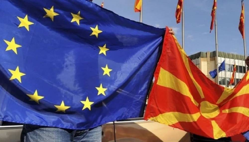 Македонский премьер заявил ЕС об отказе обсуждать с Болгарией...