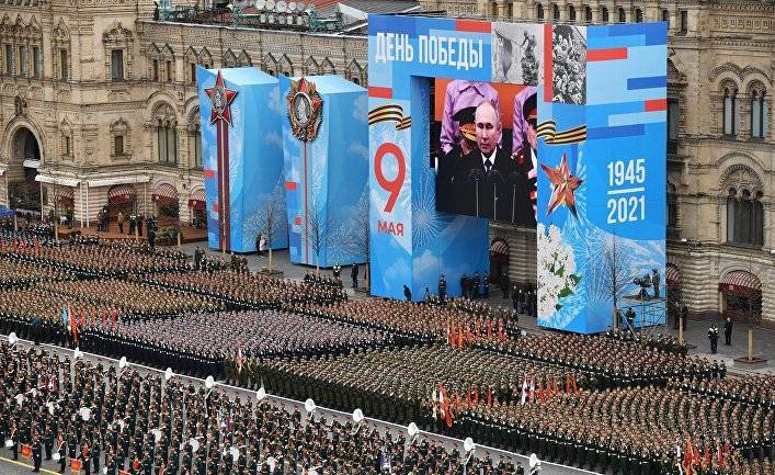 В России прошел военный парад в честь 76-й годовщины победы в Великой Отечественной войне. Путин: нет прощения тем, кто воплощает в жизнь русофобию (Гуаньча, Китай)