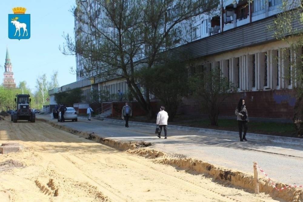 В Йошкар-Оле продолжается ремонт тротуаров на улице Эшкинина