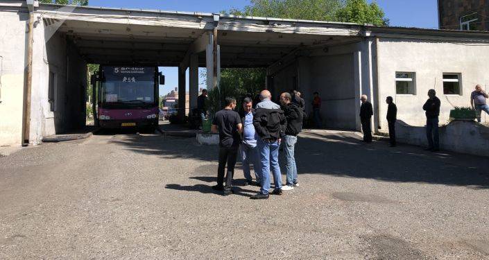 Остались без топлива: водители общественного транспорта в Ереване не вышли на работу