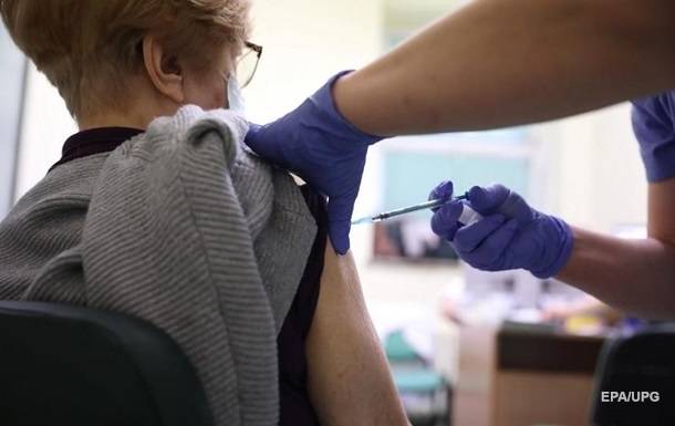 В МОЗ заявили о возможности вакцинировать половину украинцев до 24 августа