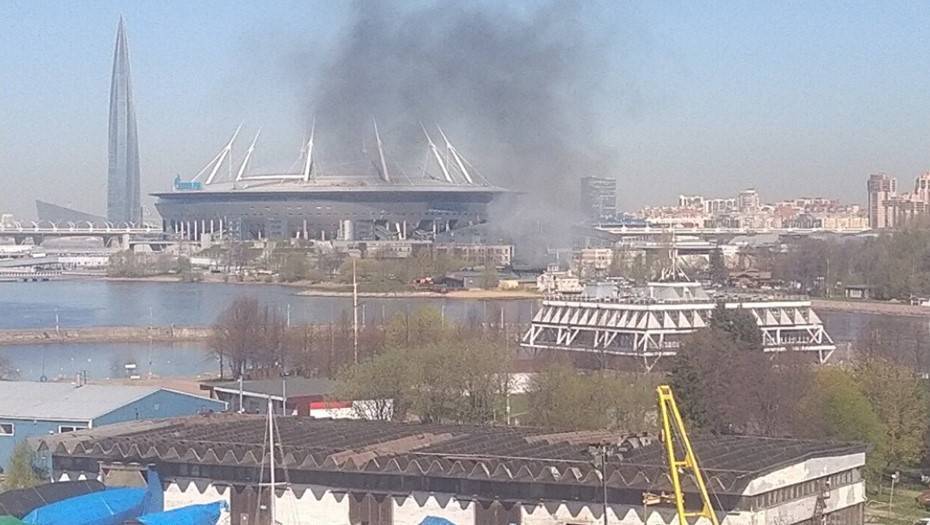 Очевидцы сообщили о пожаре в районе ресторана на Крестовском острове