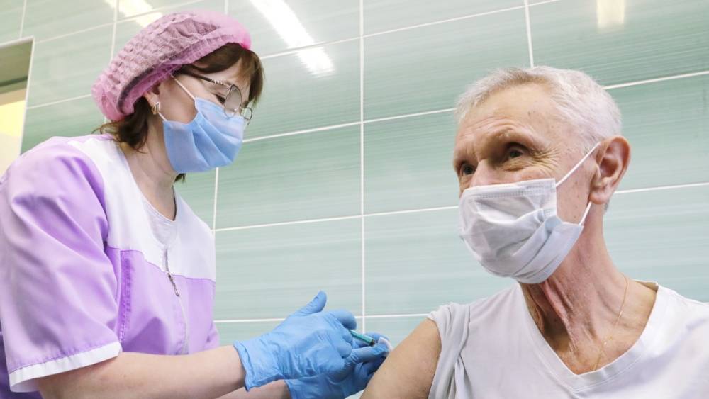 Названо число работающих в Петербурге пунктов вакцинации от COVID-19
