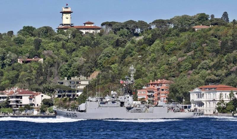 Франция направила к российским границам в Черном море военный корабль