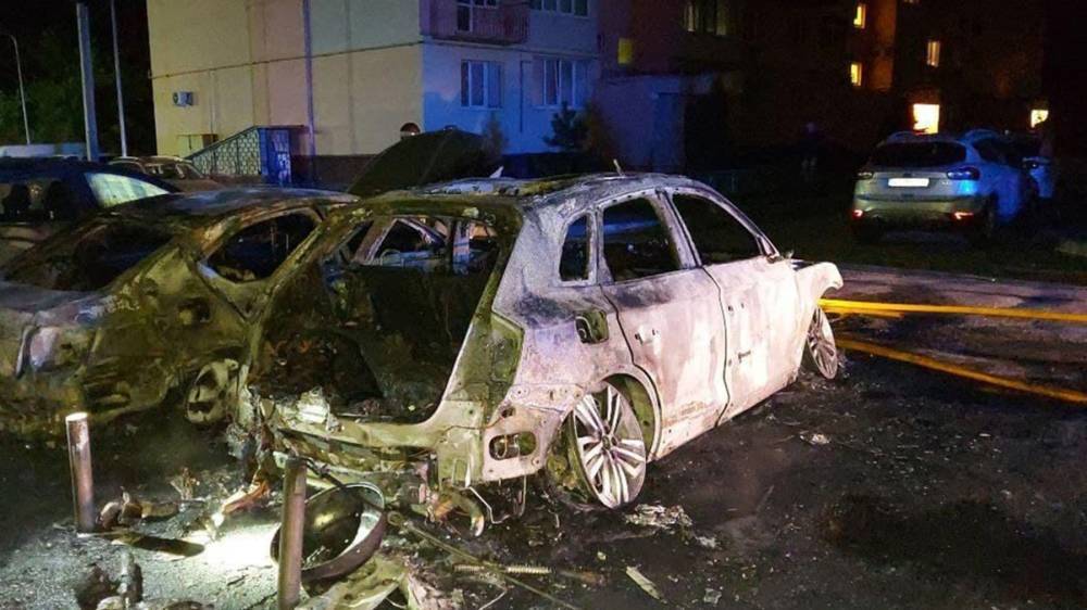 В Харькове сгорели 3 автомобиля: подозревают поджог – видео