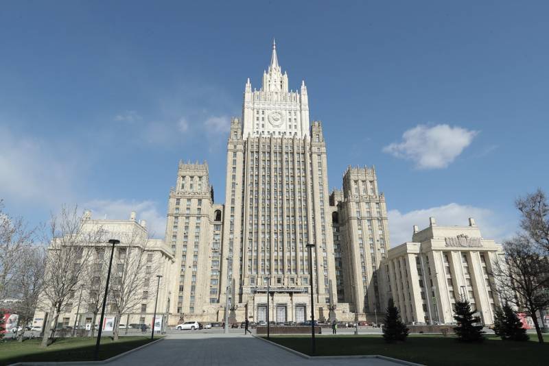 Россия потребовала от пресс-секретаря посольства США покинуть страну