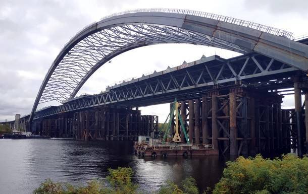 Подрядчика Подольского моста в Киеве поймали на неуплате налогов