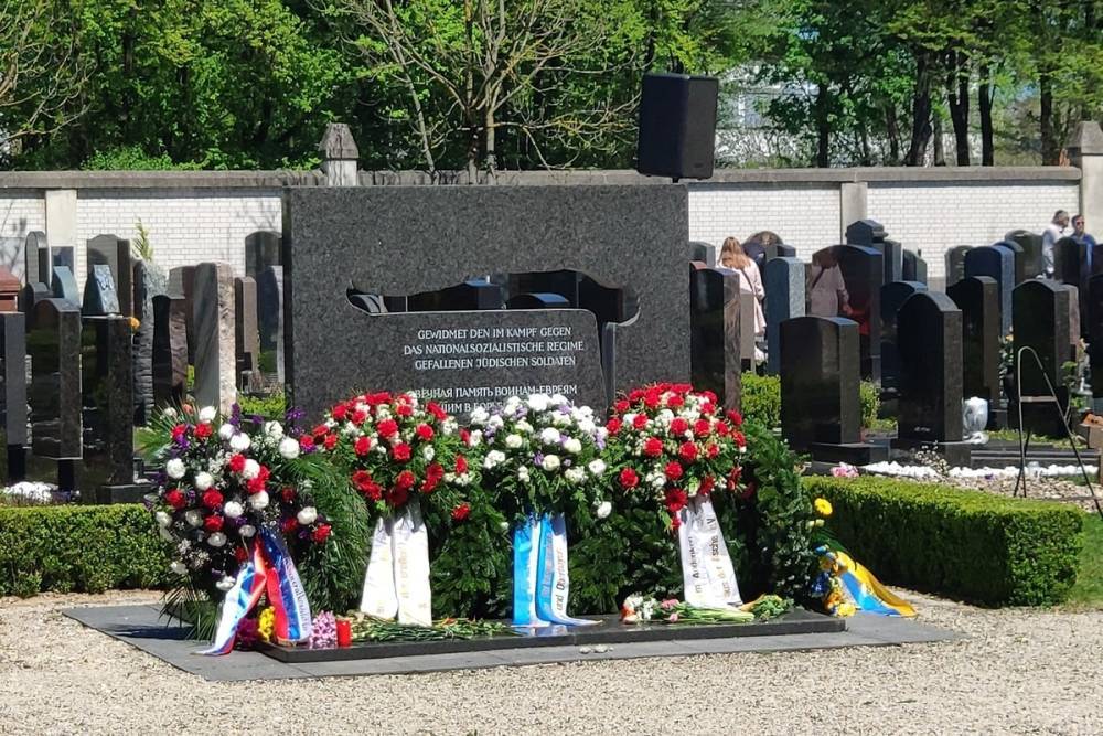 День Победы в Германии: В Мюнхене возложли цветы погибшим героям