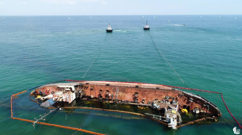 Суд признал за Украиной право собственности на танкер Delfi