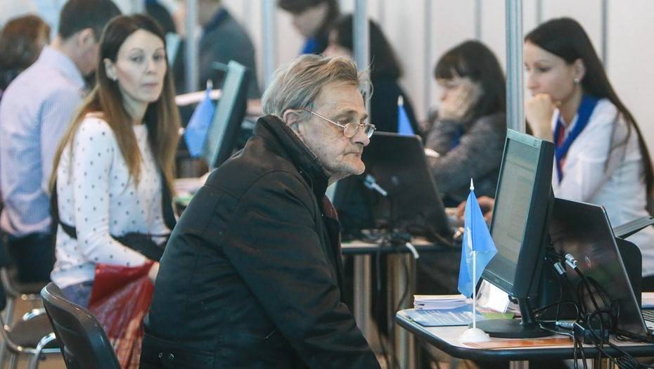 Депутаты в Петербурге просят Минтруд упростить выплаты безработным