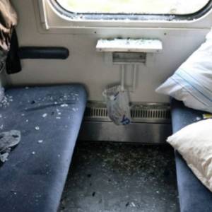 Один из пассажиров поезда «Киев-Трускавец» устроил погром в купе. Фотофакт