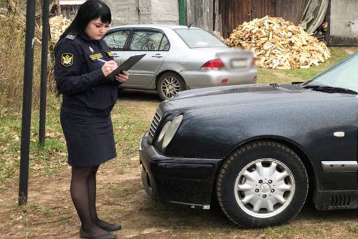 У жителя Пушкинских Гор арестовали автомобиль из-за задолженности