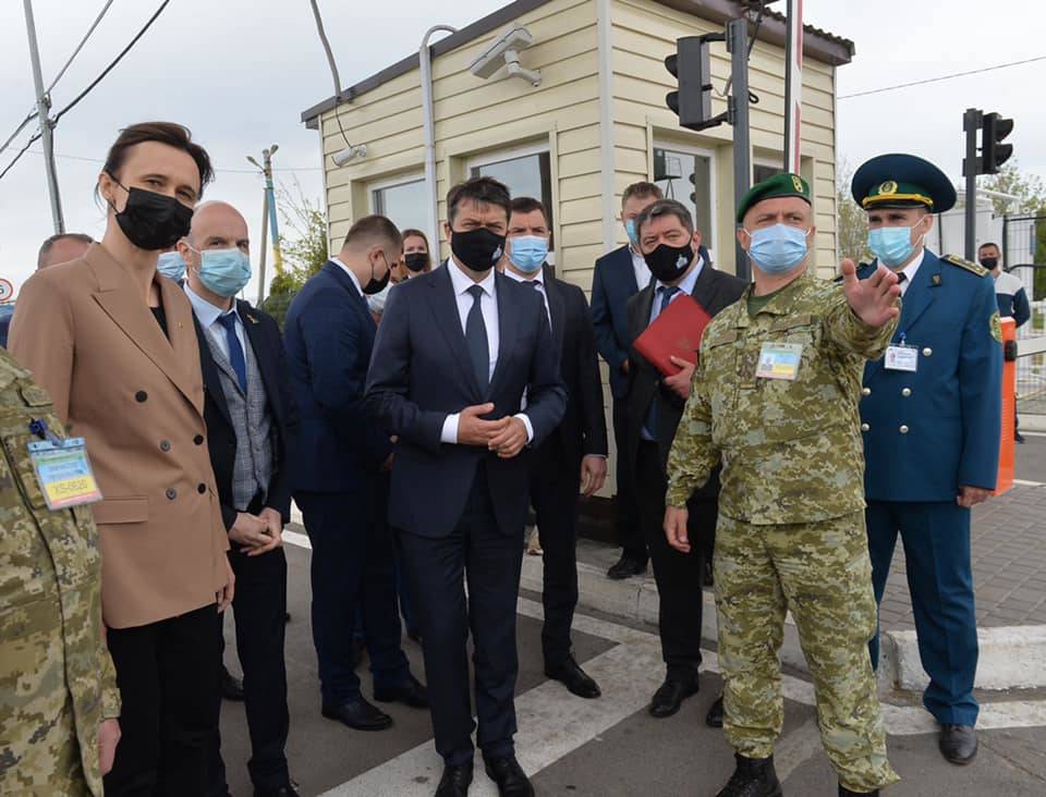 Спикера литовского парламента на Украине привели к российской границе