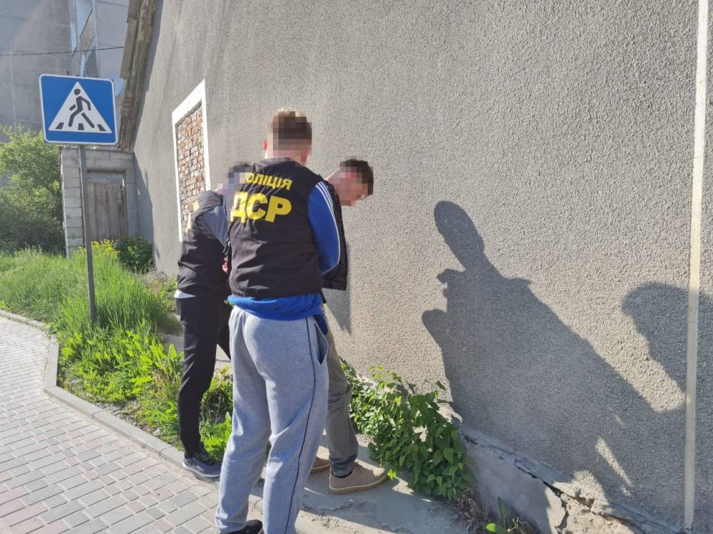 На Тернопольщине на взятке в 100 тысяч гривен разоблачили заместителя главы ОТО: фото