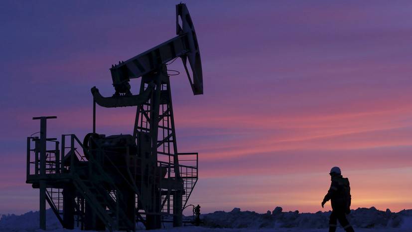 Цены на нефть снижаются на 2,5—3%