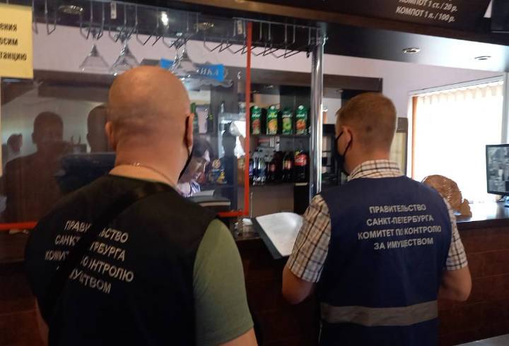 На Дачном проспекте в Петербурге приступили к демонтажу незаконного кафе