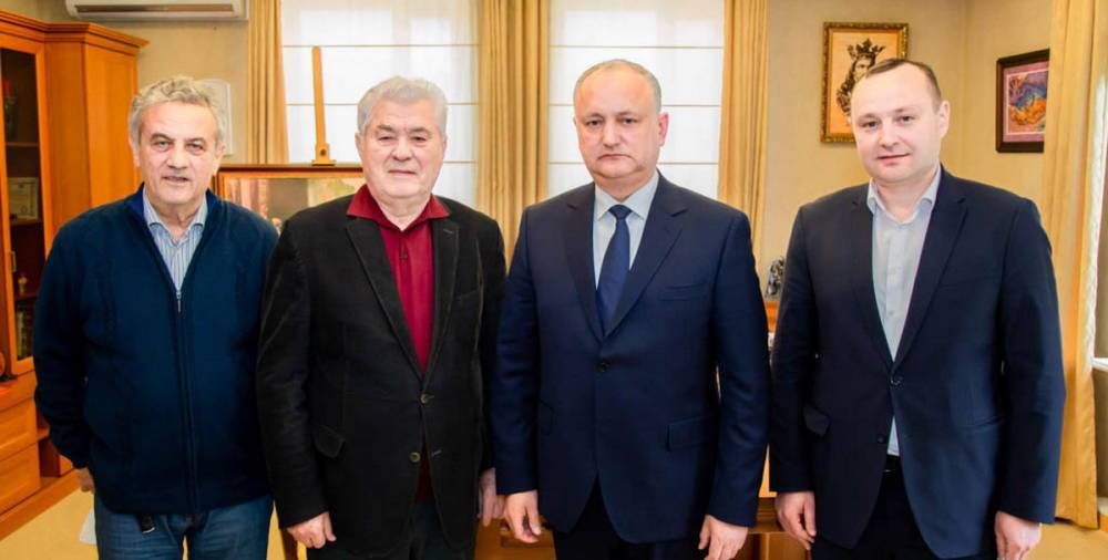 Коммунисты и социалисты Молдавии объединились против Санду, НАТО и румын