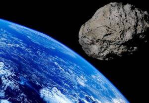 В сторону Земли на огромной скорости летит астероид размером с футбольное поле