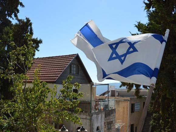 Канцлер Австрии поднял над своим ведомством флаг Израиля