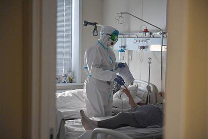Инфекционист заявил о третьей волне коронавируса в России