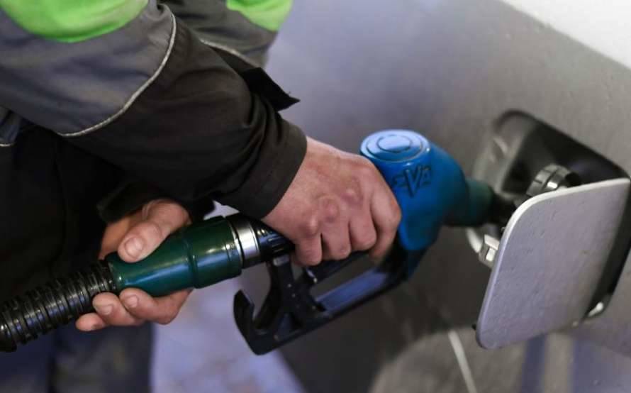 Кабмин ввел административное регулирование цен на топливо