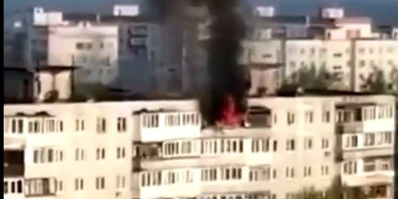 В российской Электростали две женщины выпрыгнули с балкона на 11 этаже, спасаясь от пожара и выжили, видео - ТЕЛЕГРАФ