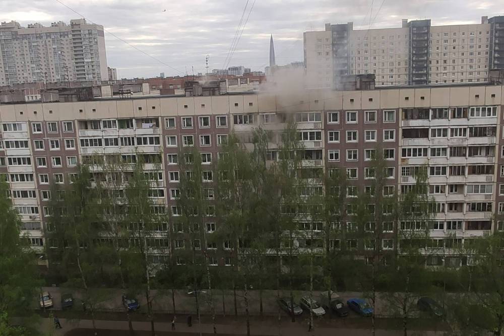 Петербуржец погиб при пожаре в жилом доме на севере города