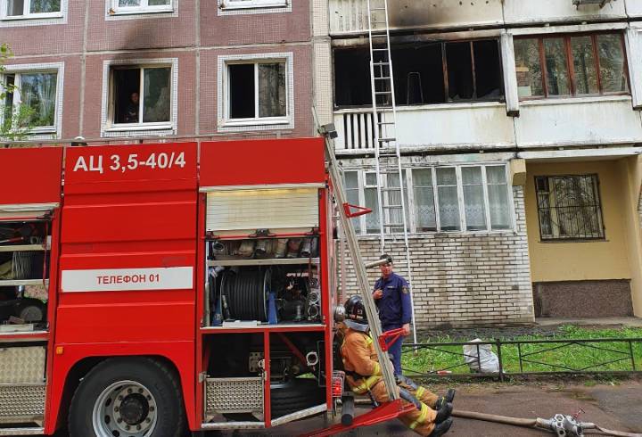 Мужчина погиб при пожаре в Приморском районе Петербурга
